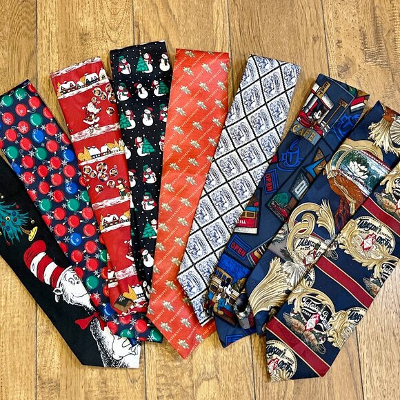 9 vintage Looney Tunes/Disney, Postage Stamp, Tabasco ,Christmas, etc, neck ties - Picture 1 of 9